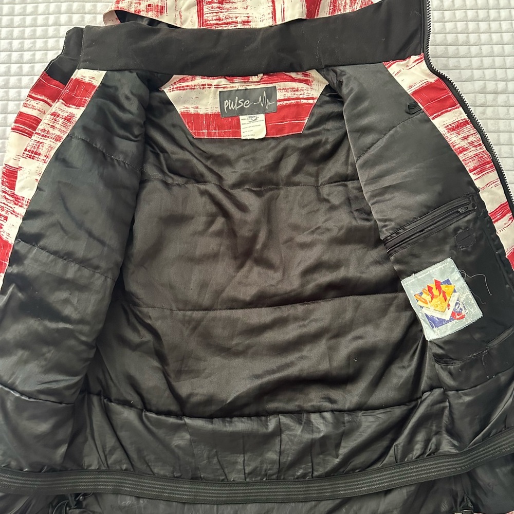 Pulse Red and White Snowboarding Jacket - Picture 2 of 3